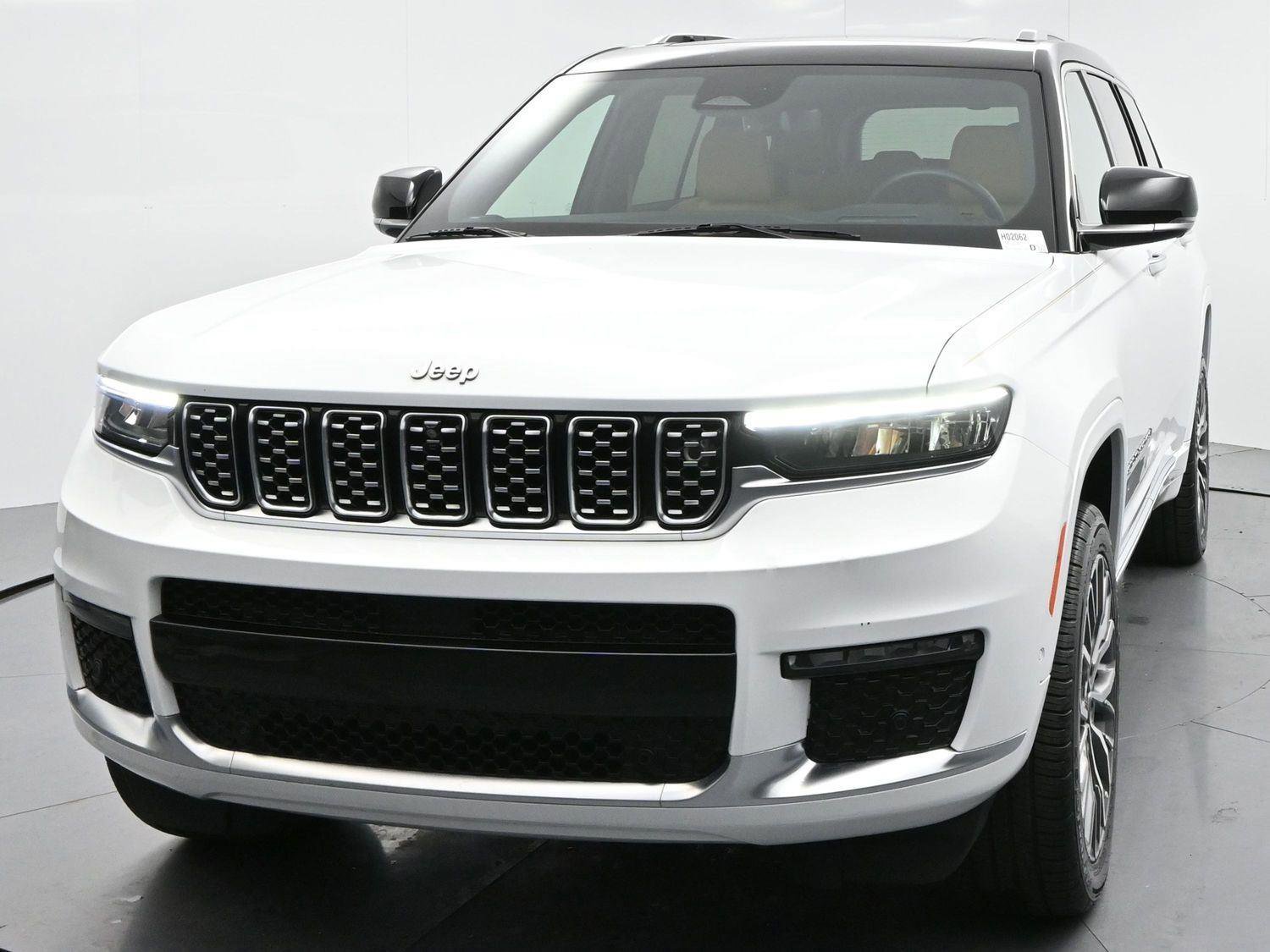 Used 2023 Jeep Grand Cherokee L Summit image 3
