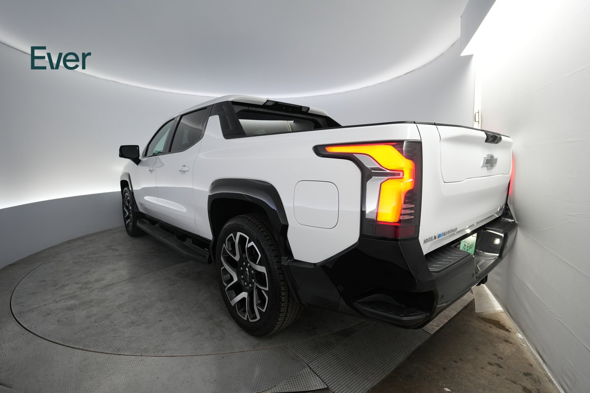 Used 2024 Chevrolet Silverado EV RST AWD/4WD image 3