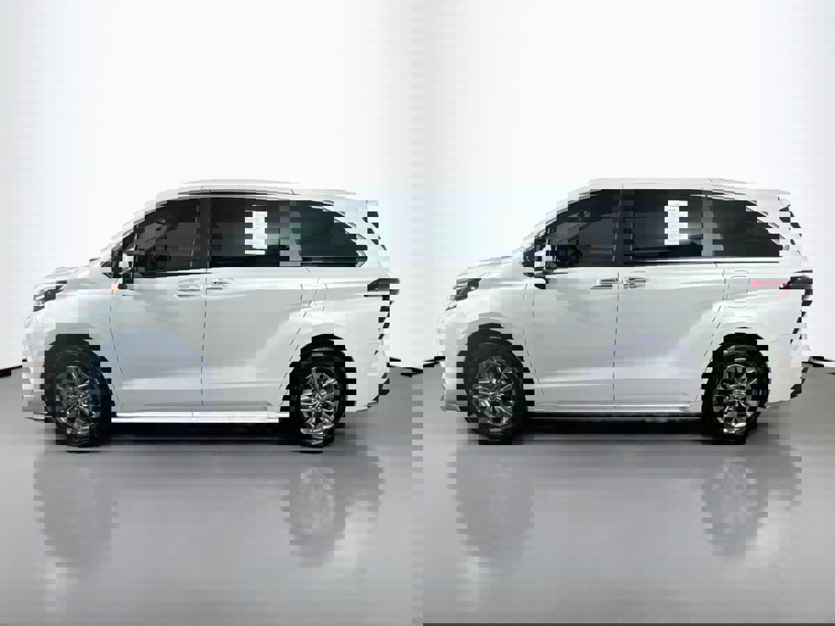 Used 2024 Toyota Sienna XLE image 8