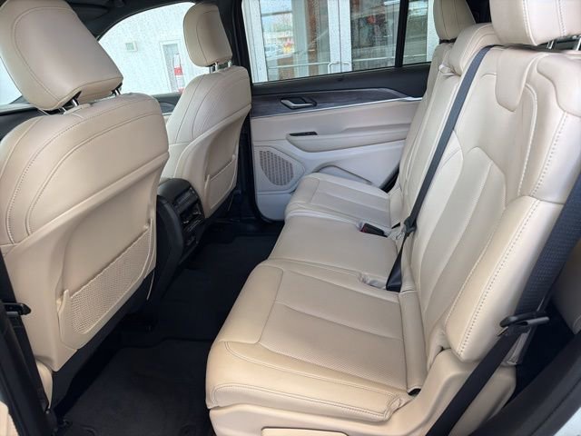 Used 2024 Jeep Grand Cherokee L Limited w/ Luxury Tech Group II AWD/4WD image 18