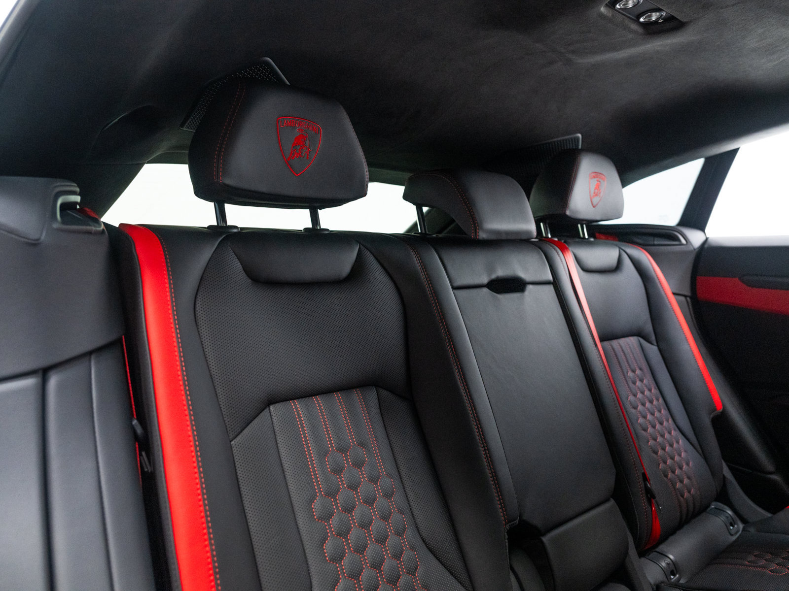 Used 2025 Lamborghini Urus SE AWD/4WD image 67