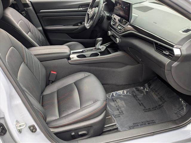 Used 2023 Nissan Altima 2.5 SR w/ SR Premium Package image 22