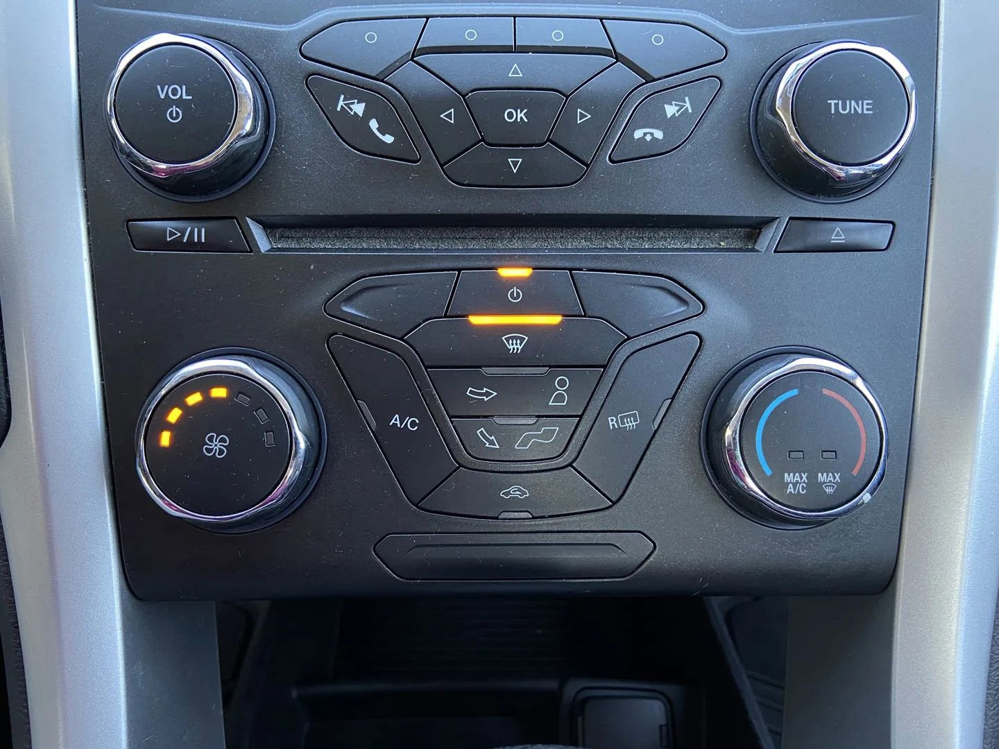 Used 2016 Ford Fusion SE image 18