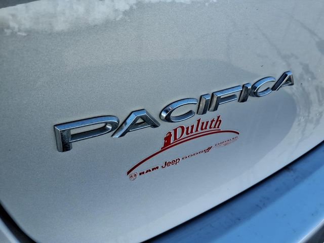Used 2024 Chrysler Pacifica Touring-L FWD image 13