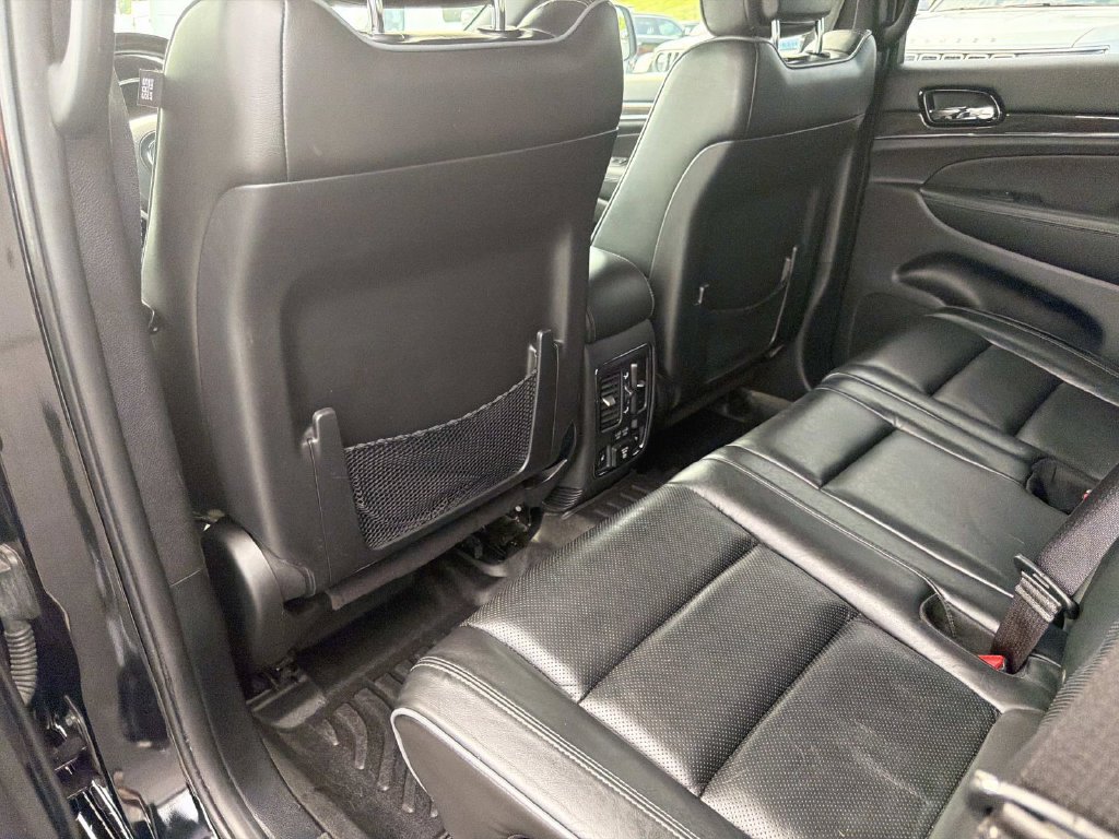 Used 2020 Jeep Grand Cherokee Overland AWD/4WD image 16