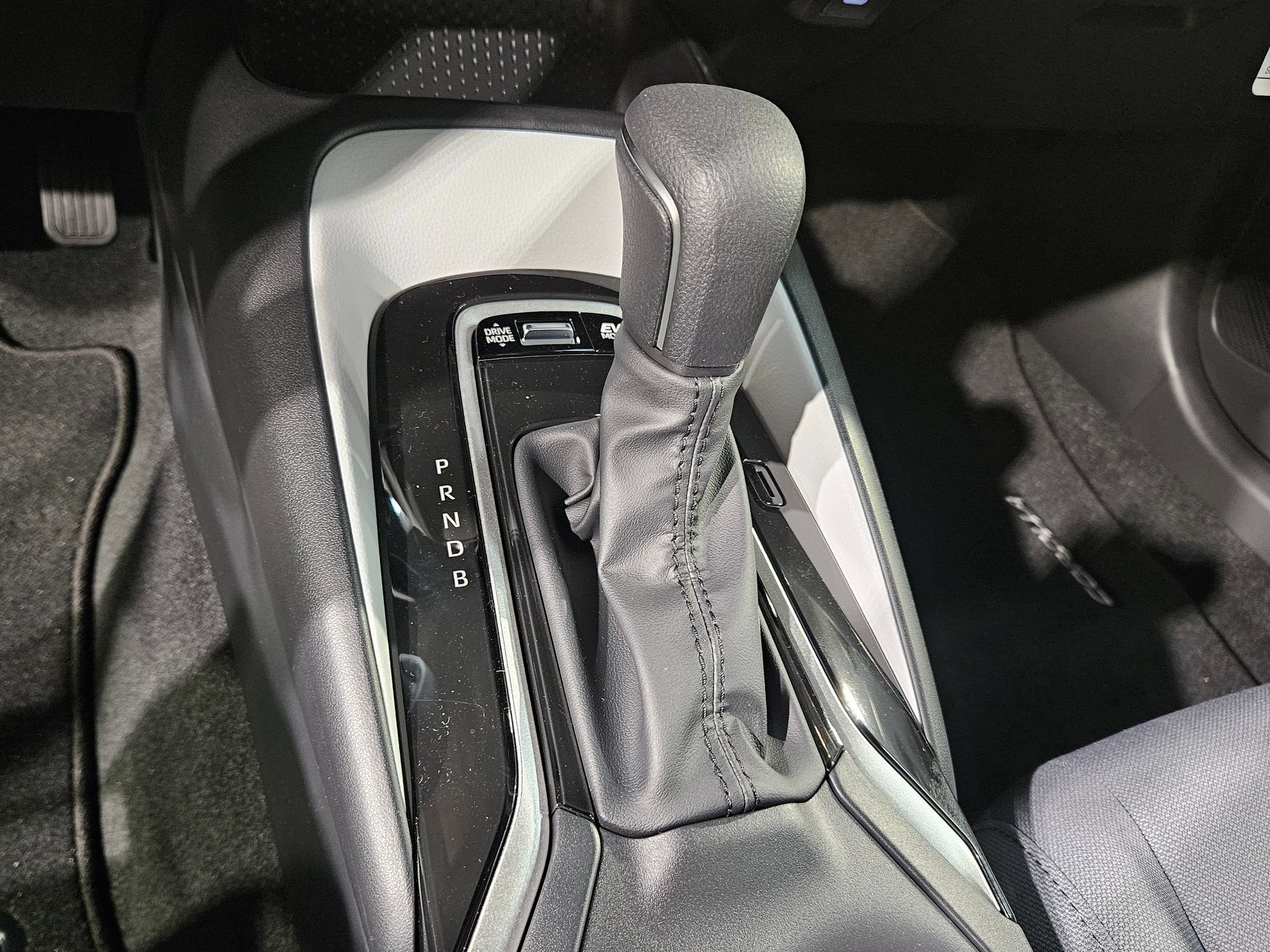 New 2026 Toyota Corolla SE FWD image 18