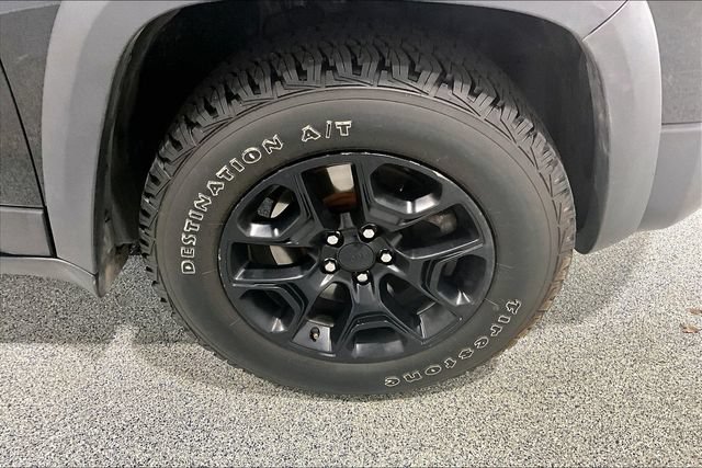 Used 2020 Jeep Cherokee Trailhawk w/ Comfort & Convenience Group AWD/4WD image 44