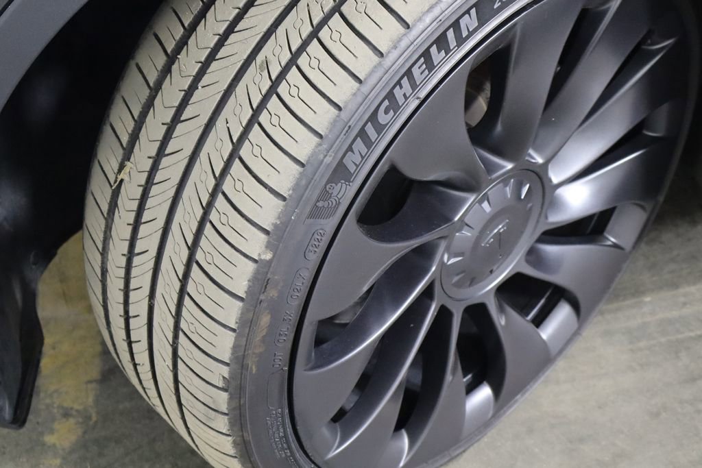 Used 2023 Tesla Model Y Performance image 40
