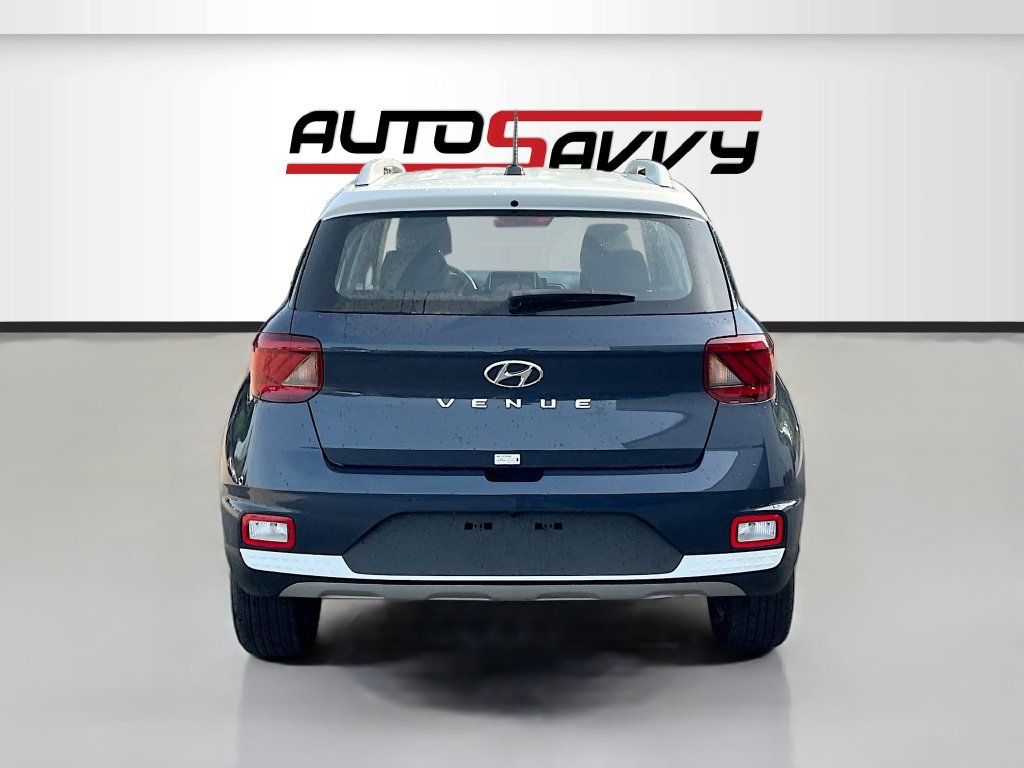 Used 2025 Hyundai Venue Limited FWD image 6