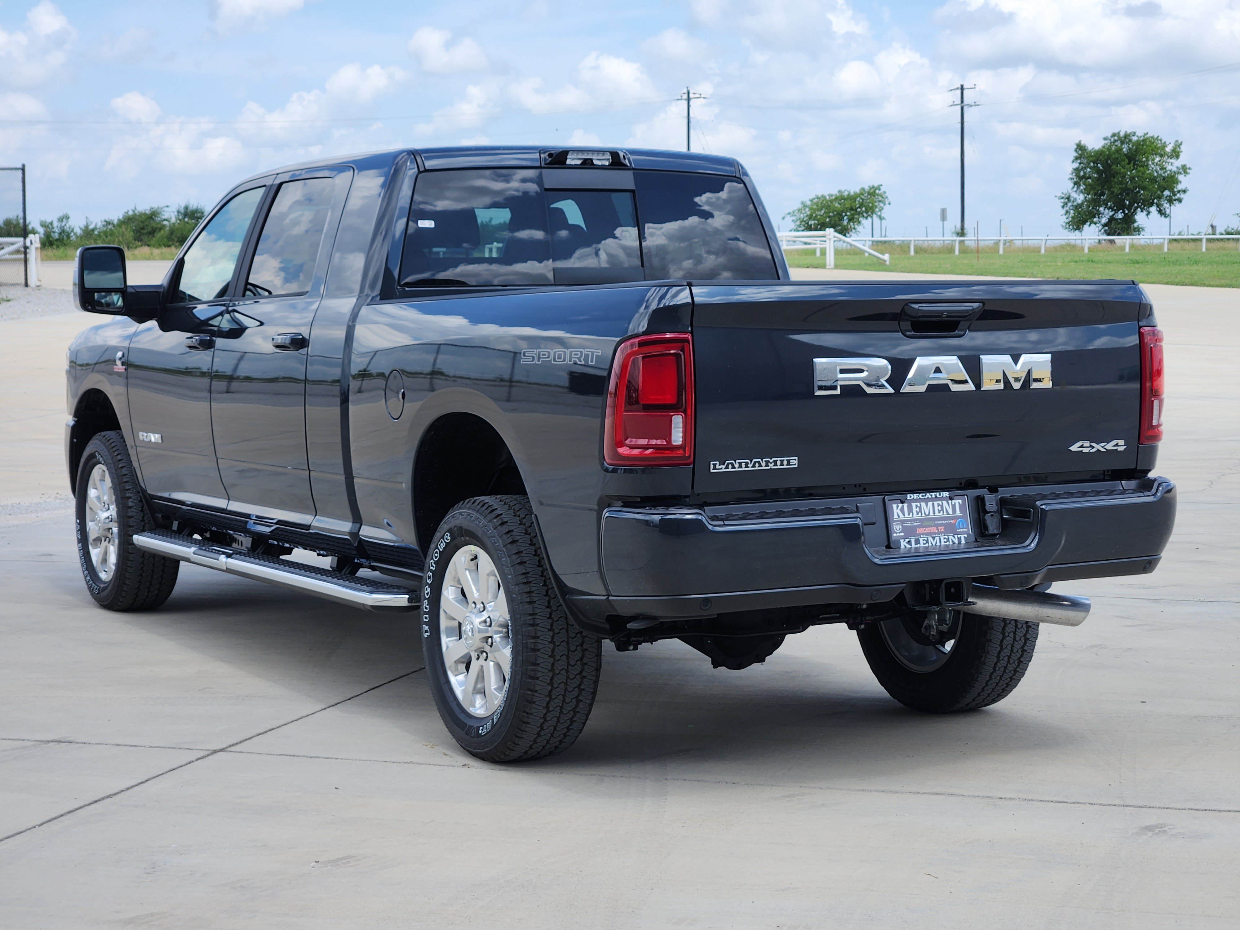 New 2026 RAM 2500 Laramie w/ Sport Appearance Package AWD/4WD image 4