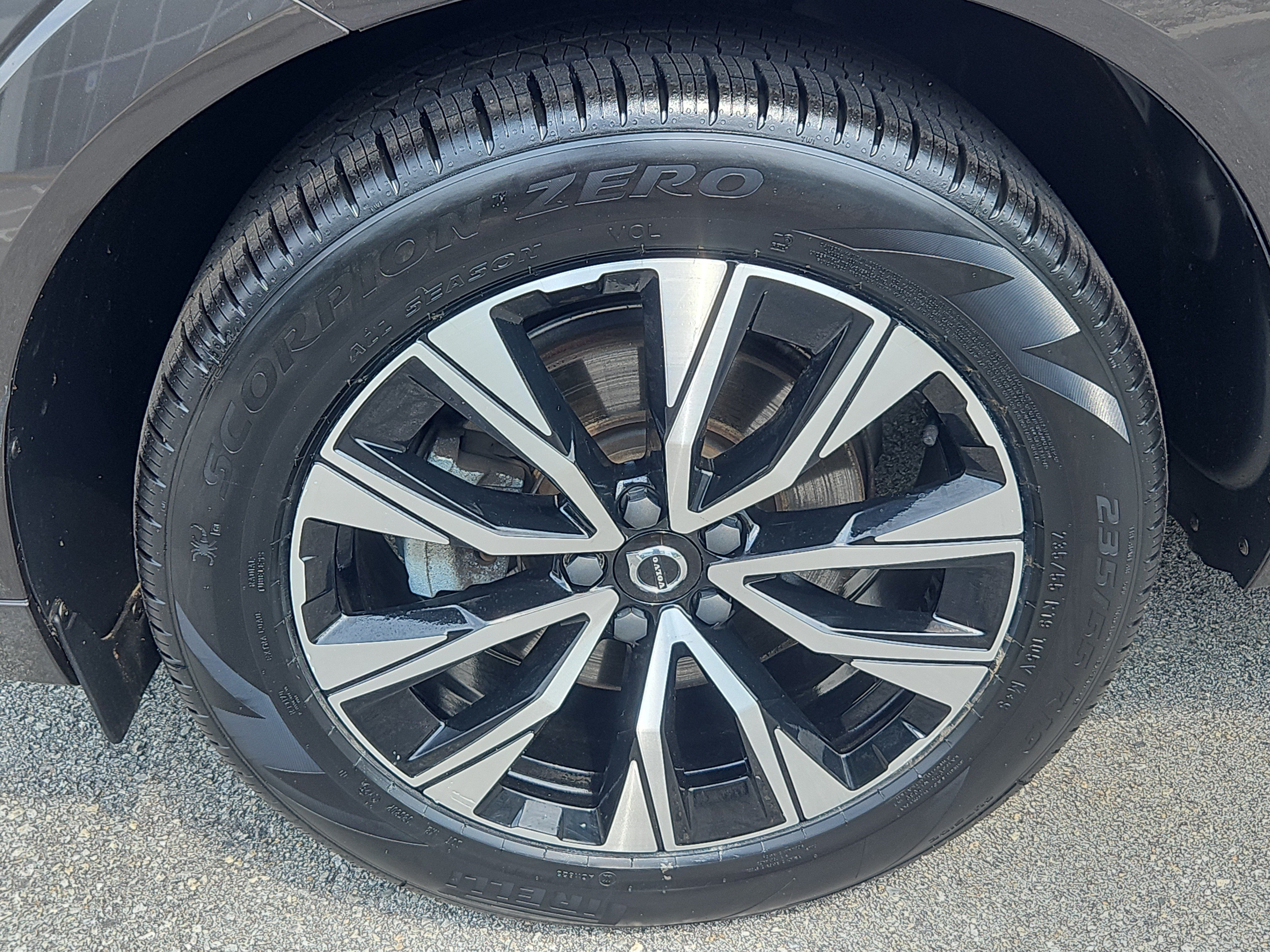 Used 2024 Volvo XC60 B5 Plus w/ Protection Package Premier AWD/4WD image 4