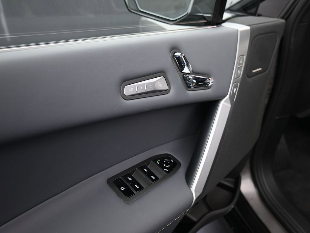 New 2026 BMW iX xDrive60 w/ M Sport Package image 9