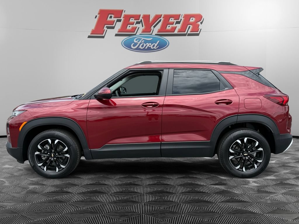 Used 2023 Chevrolet TrailBlazer LT w/ Convenience Package FWD image 2