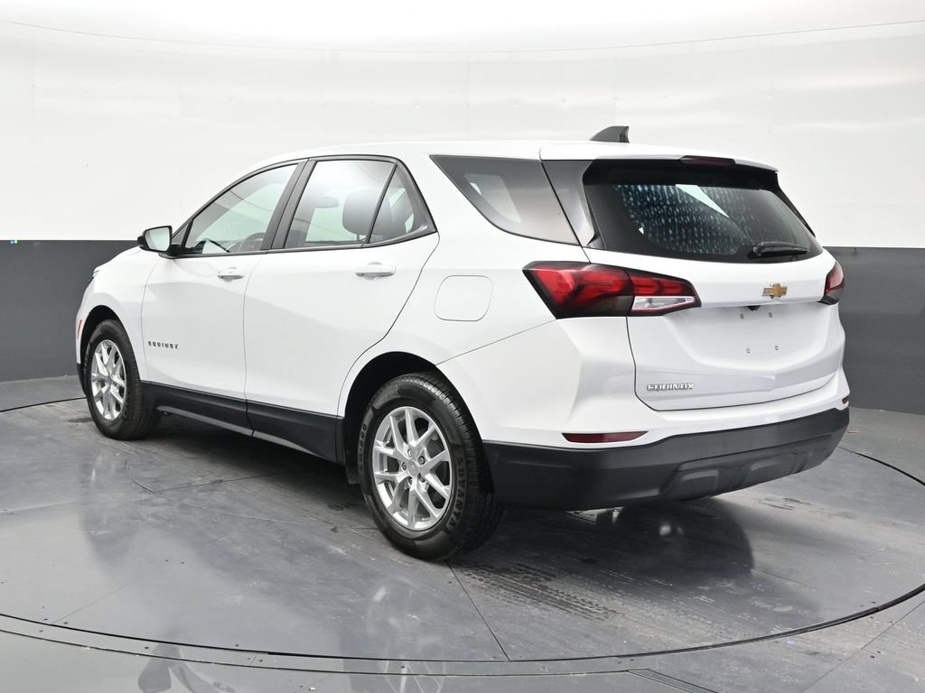 Used 2022 Chevrolet Equinox LS FWD image 3