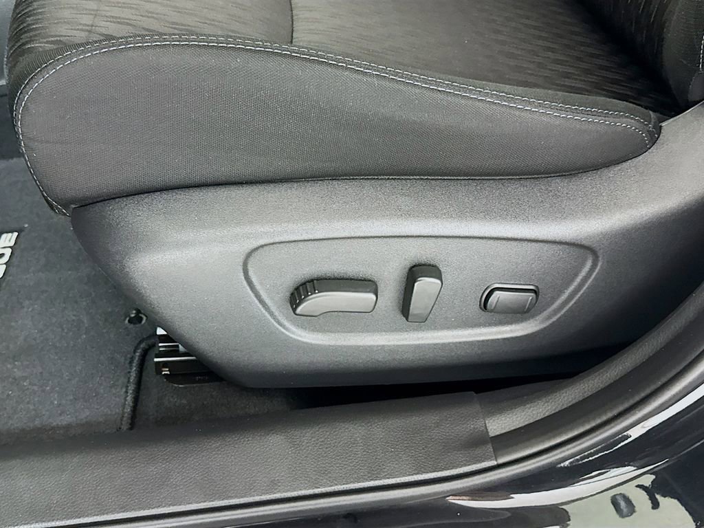 Used 2018 Nissan Rogue SV image 20