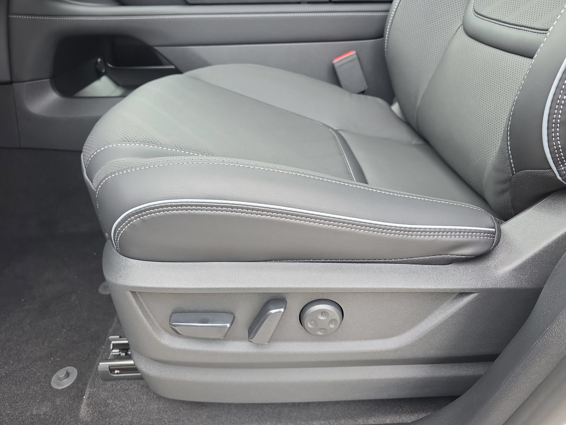 New 2026 INFINITI QX80 Luxe w/ Cargo Package RWD image 28
