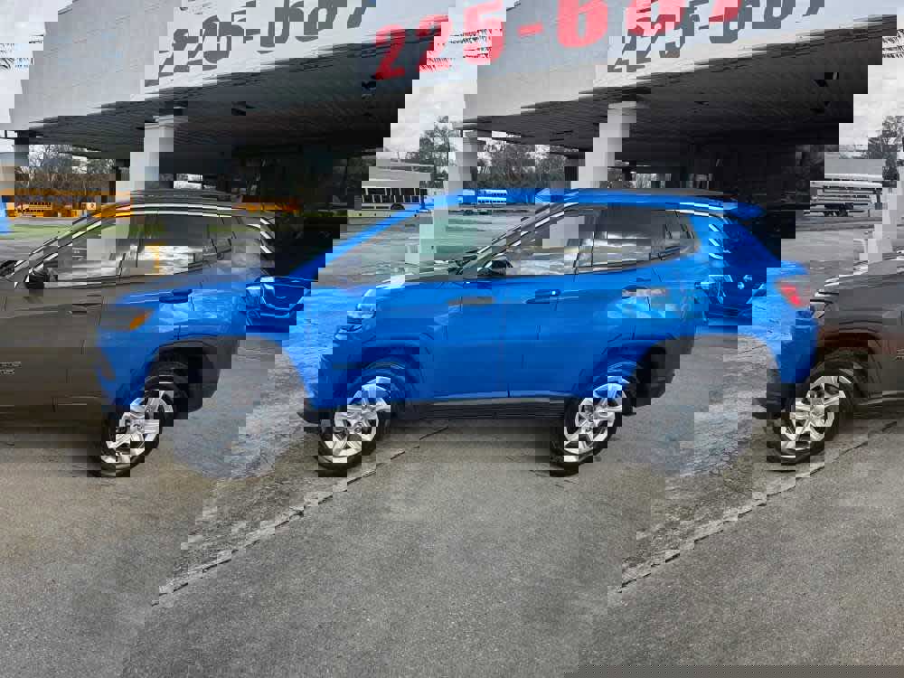 Used 2024 Jeep Compass Sport image 2