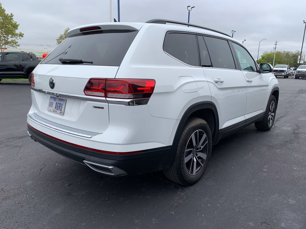 Used 2023 Volkswagen Atlas SE AWD/4WD image 3