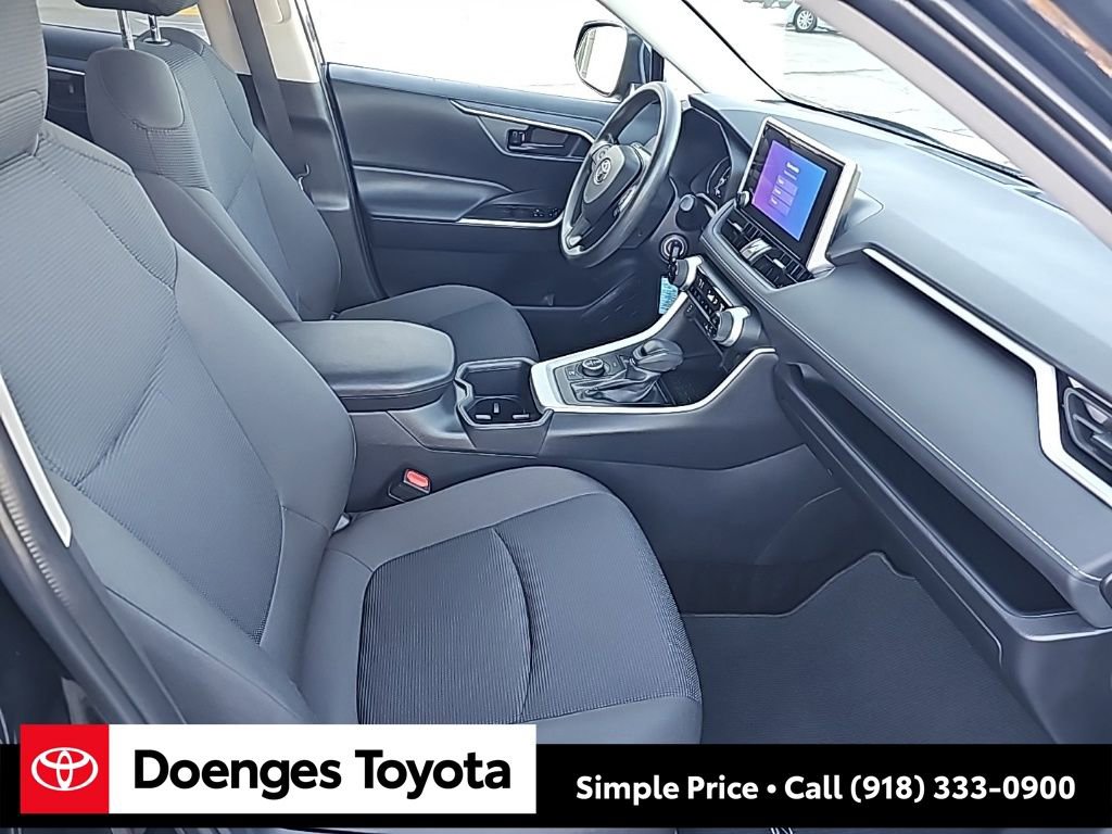 Used 2025 Toyota RAV4 LE image 20