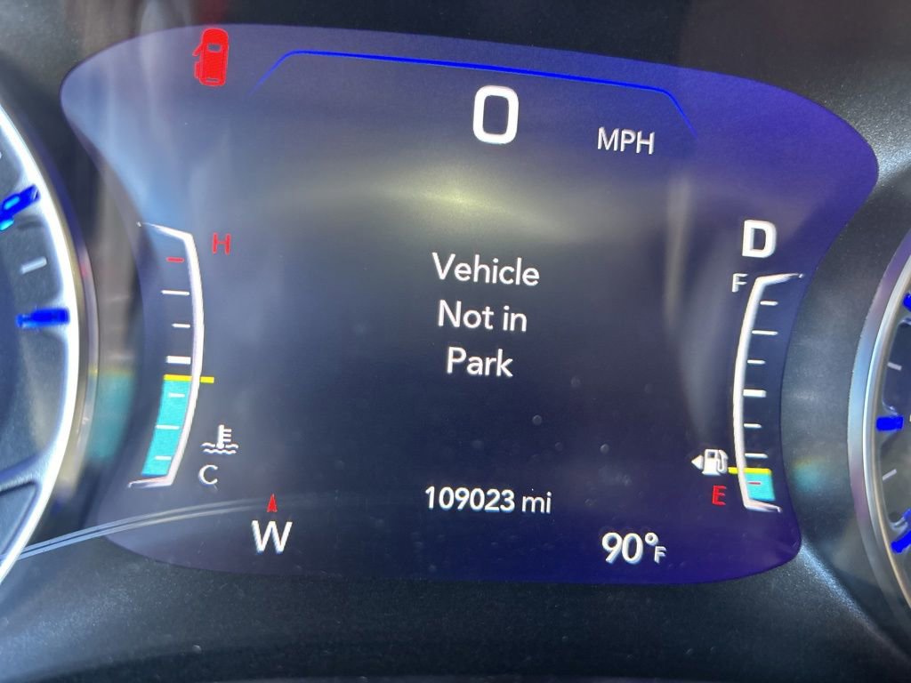Used 2017 Chrysler Pacifica Touring-L Plus w/ Tire & Wheel Group FWD image 14
