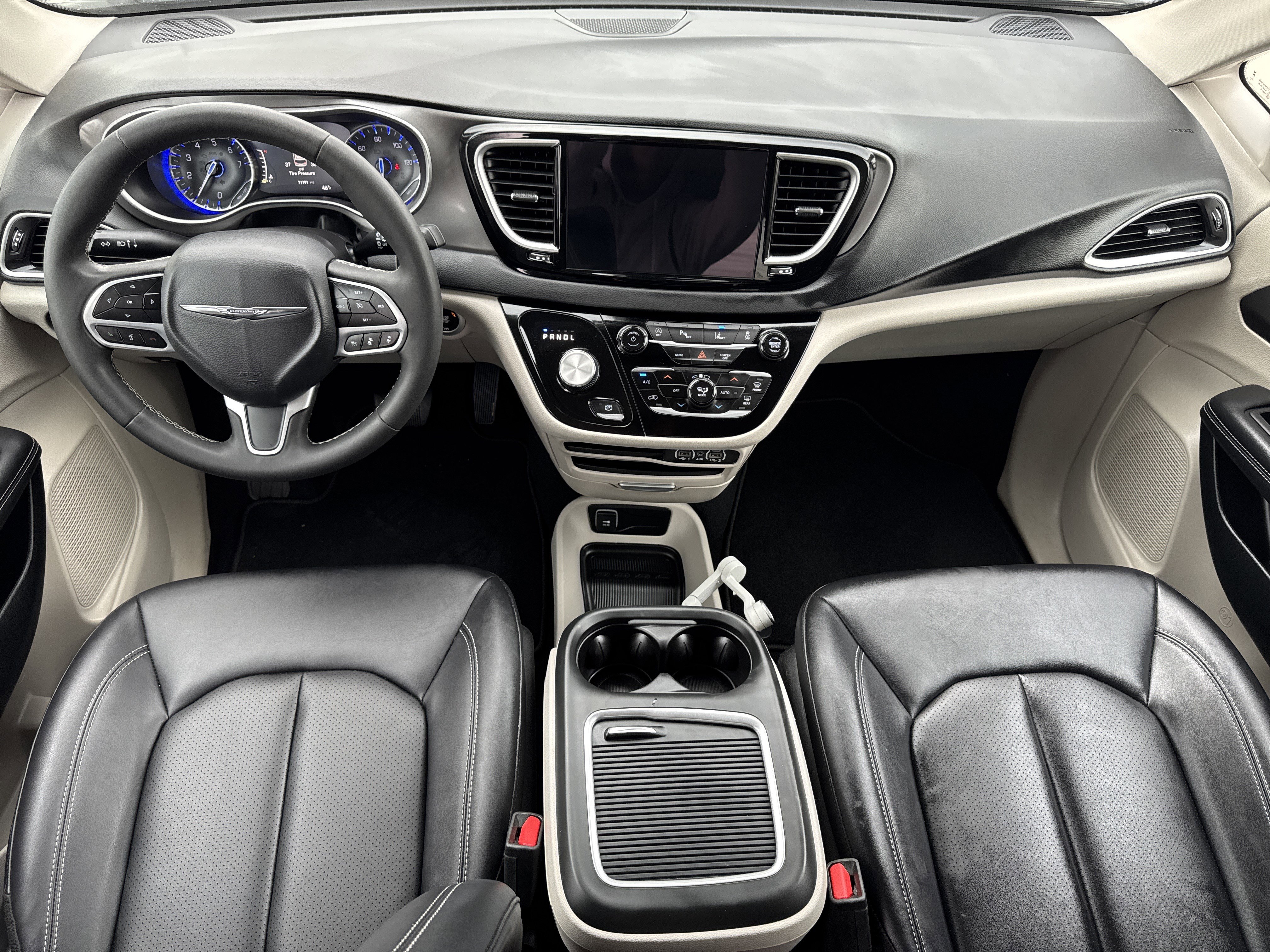 Used 2024 Chrysler Pacifica Touring-L image 13