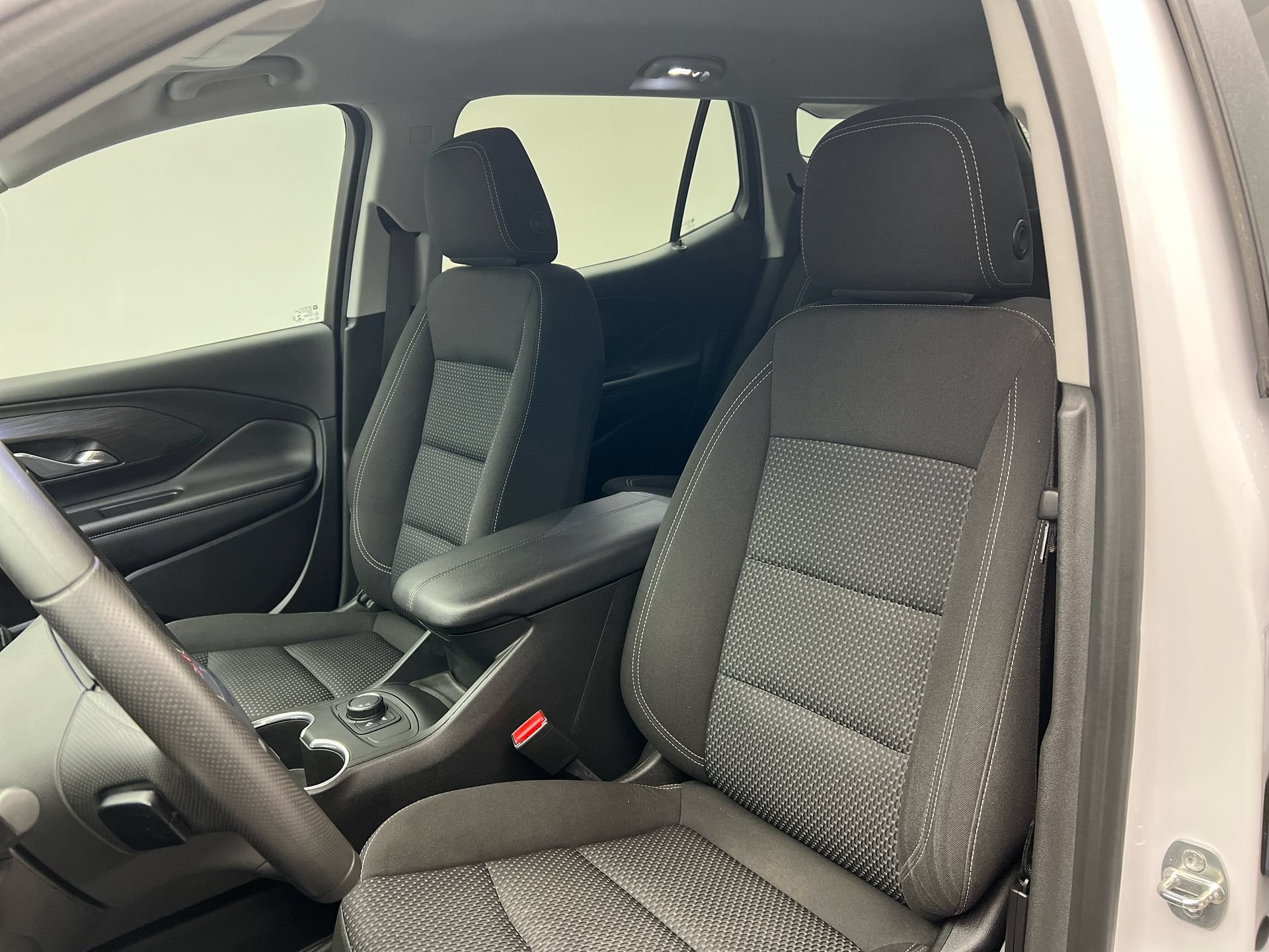 Used 2022 GMC Terrain SLE FWD image 10