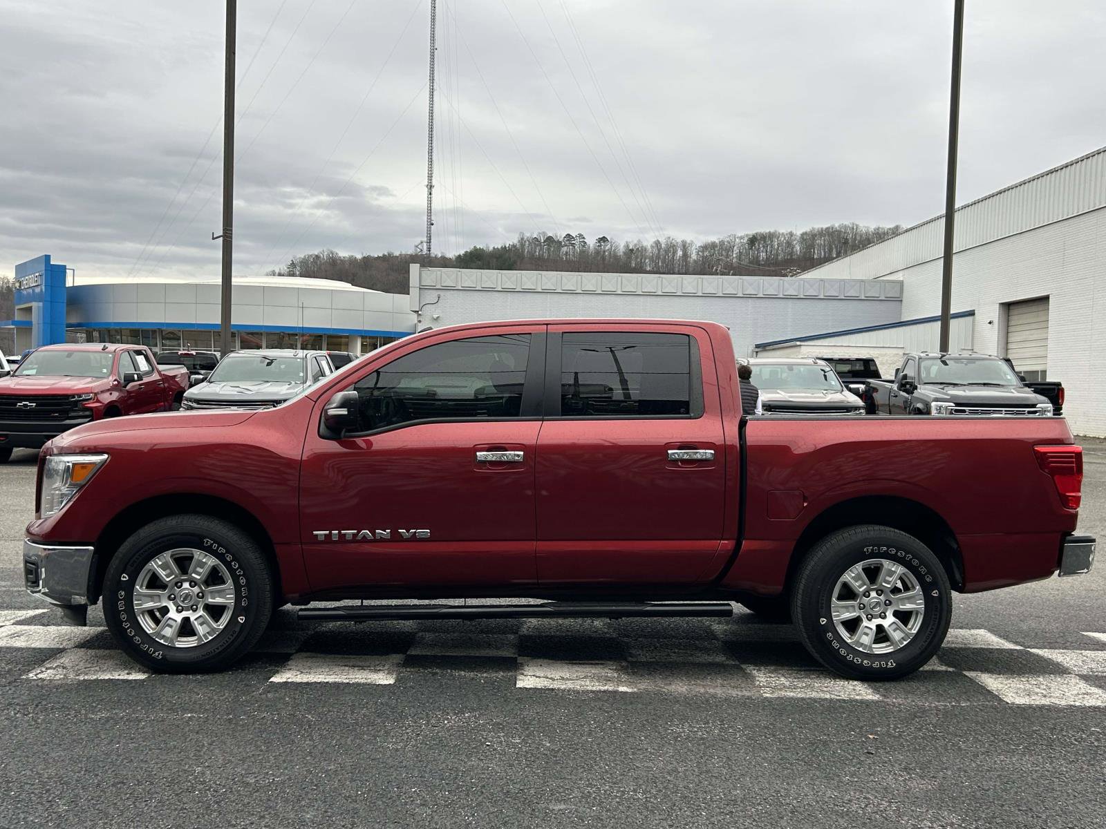 Used 2019 Nissan Titan SV image 5