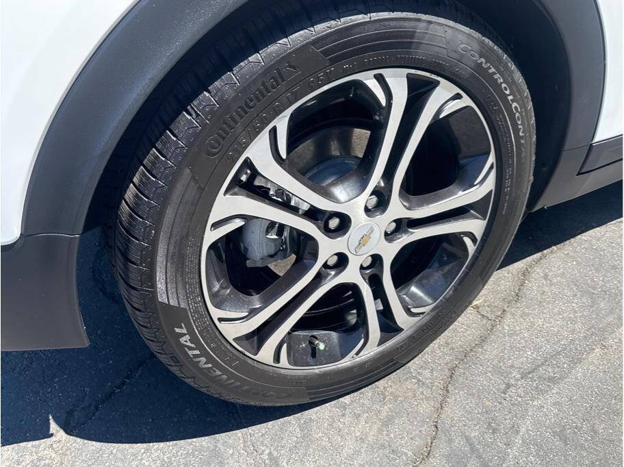 Used 2018 Chevrolet Bolt Premier w/ Infotainment Package FWD image 8
