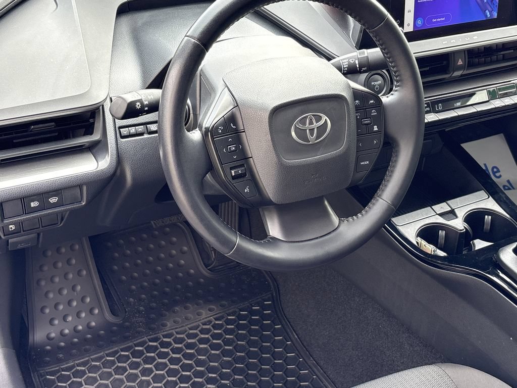 Used 2025 Toyota Prius LE FWD image 11