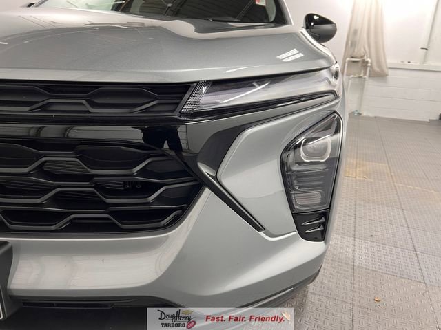 New 2026 Chevrolet Trax LT w/ Midnight Edition FWD image 13