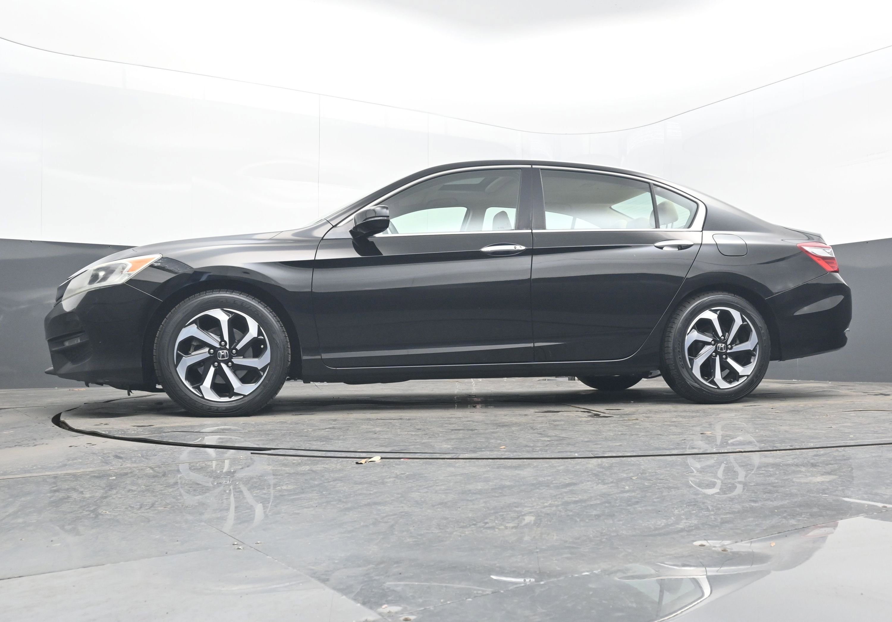Used 2016 Honda Accord EX-L image 25