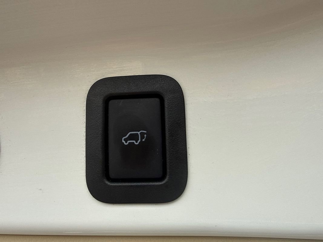 Used 2015 Toyota Highlander Limited w/ Driver Technology Package image 23