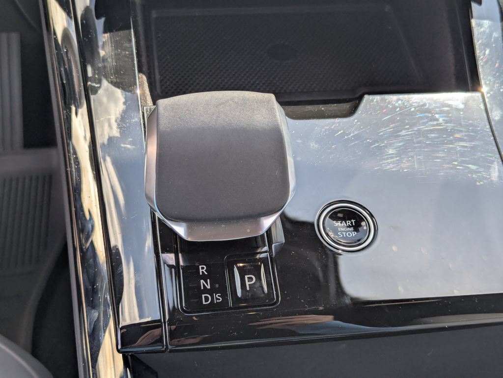Used 2025 Land Rover Range Rover Sport SE AWD/4WD image 19