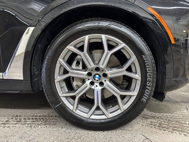 Used 2023 BMW X7 xDrive40i w/ Parking Assistance Package image 16