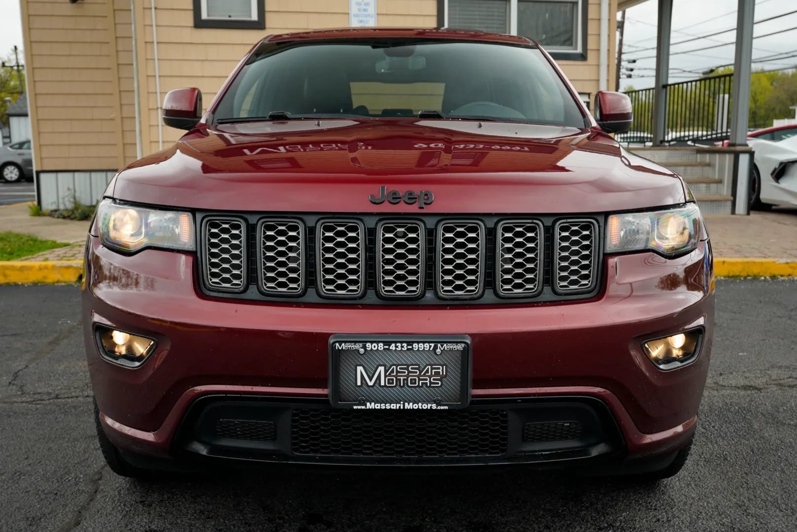 Used 2019 Jeep Grand Cherokee Altitude AWD/4WD image 2