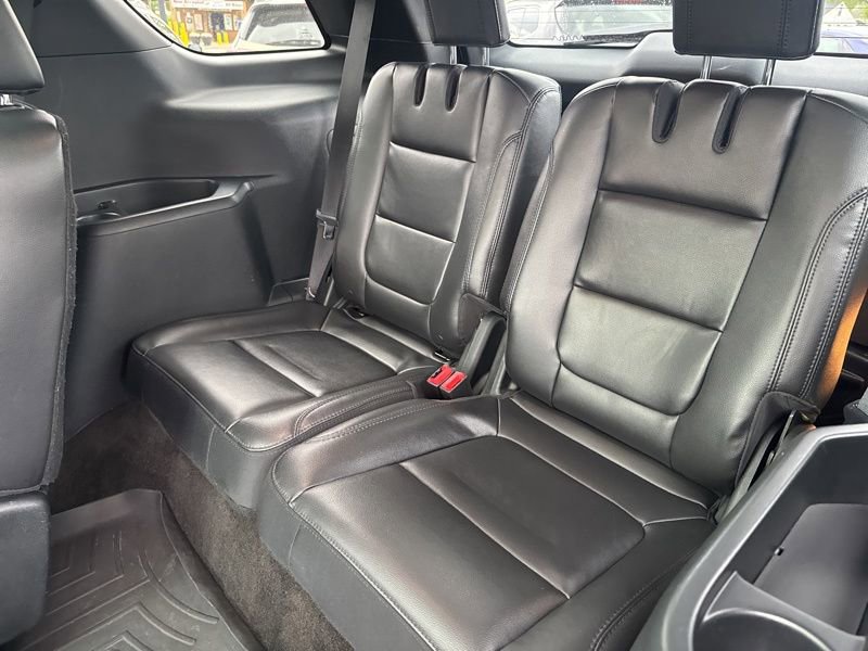 Used 2018 Ford Explorer XLT w/ Equipment Group 202A AWD/4WD image 7