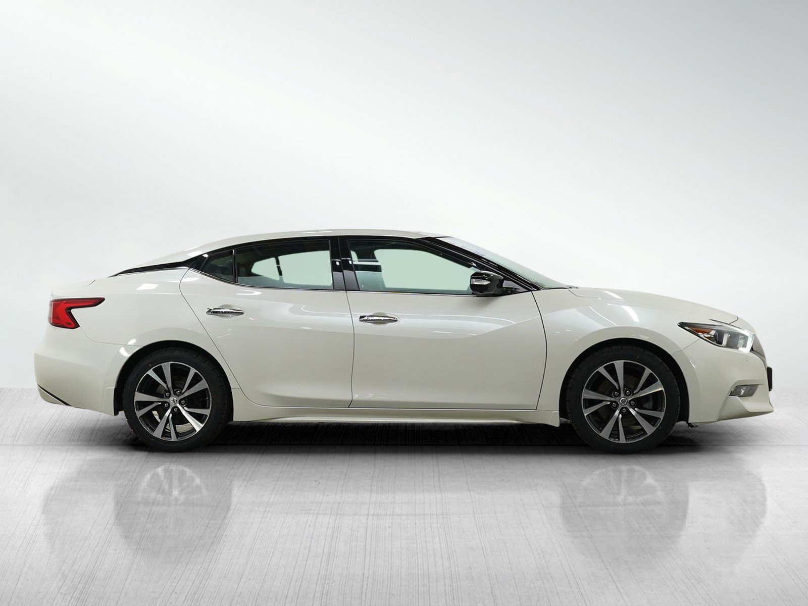 Used 2017 Nissan Maxima Platinum FWD image 6