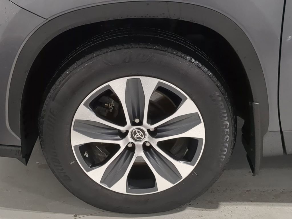 Used 2023 Toyota Highlander XLE image 14