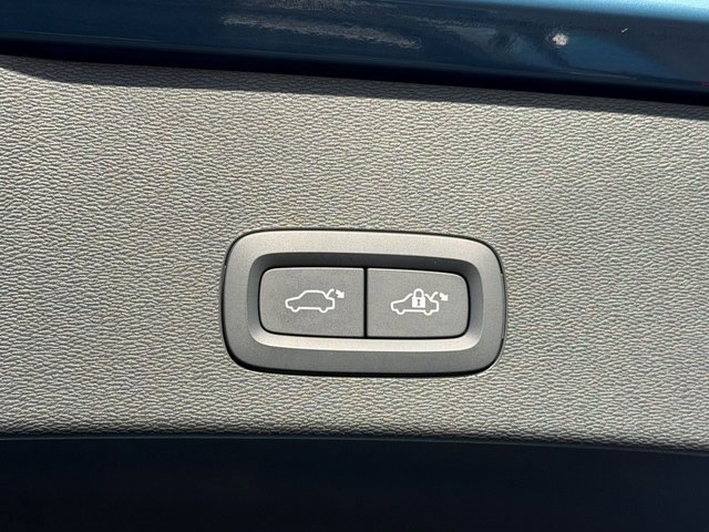 Certified 2023 Volvo C40 P8 Recharge Plus w/ Climate Package image 17