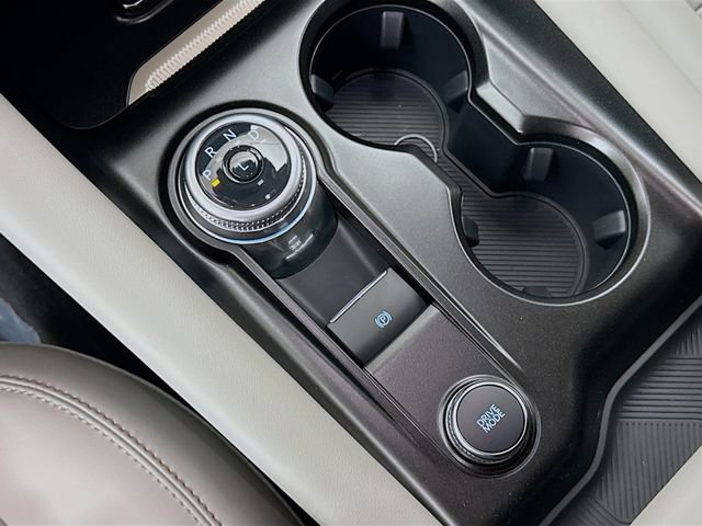 Used 2025 Ford Explorer Active w/ Active Comfort Package image 17