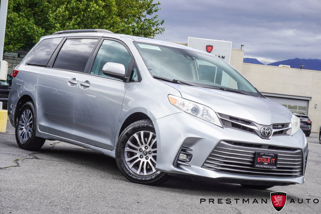 Used 2018 Toyota Sienna XLE w/ XLE Navigation Package FWD image 1