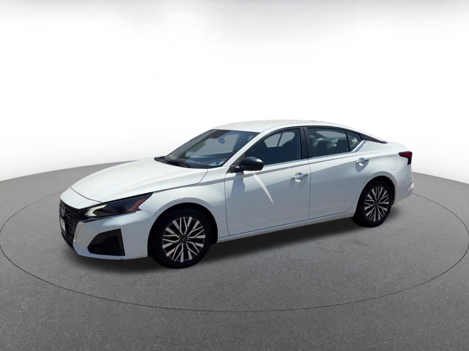 Used 2025 Nissan Altima 2.5 SV FWD image 8