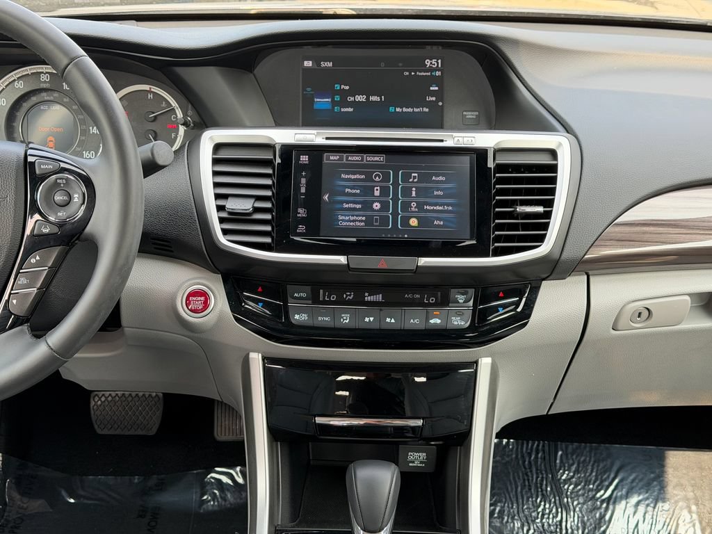 Used 2017 Honda Accord Touring image 22