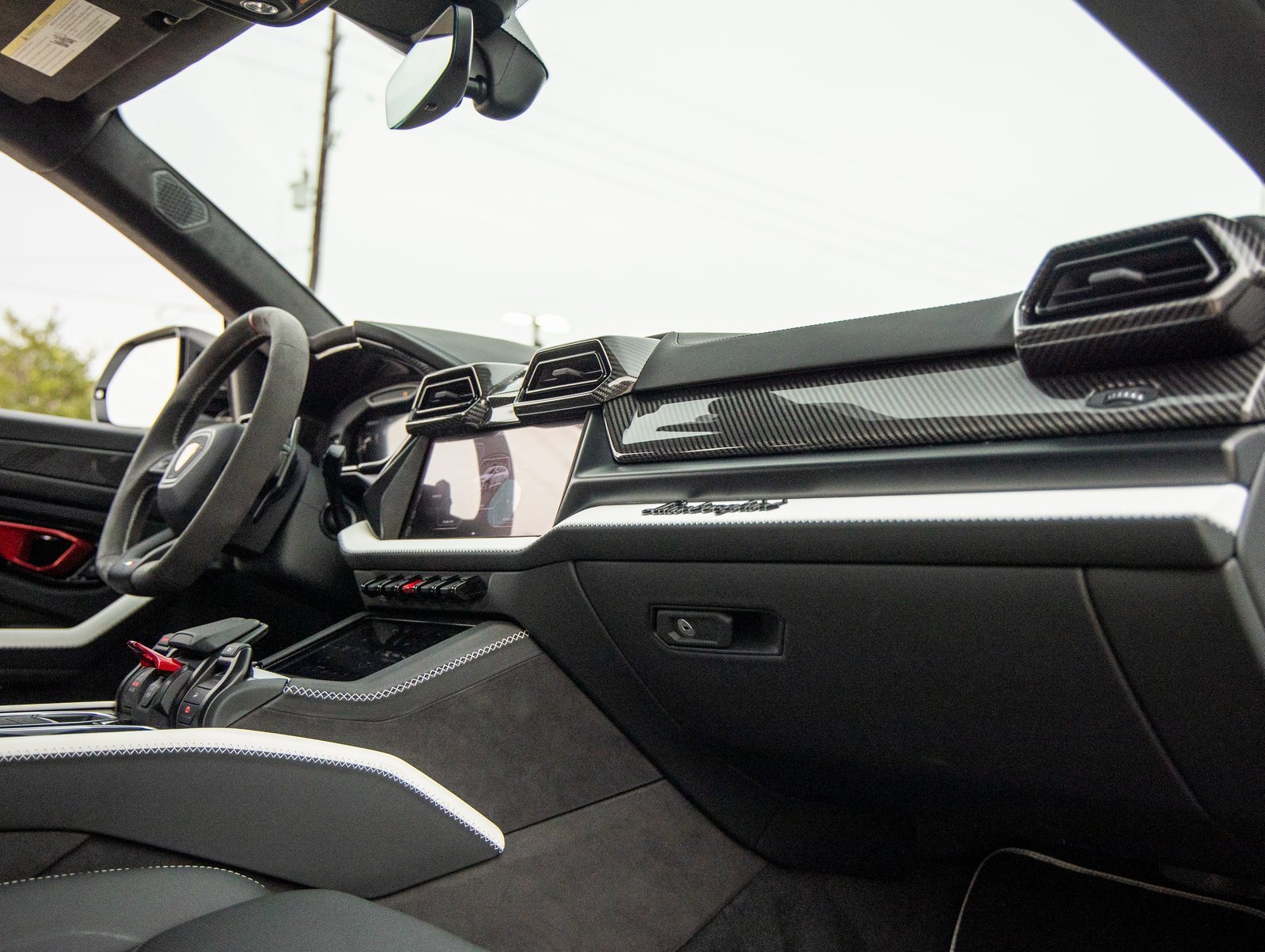 Used 2025 Lamborghini Urus SE image 47