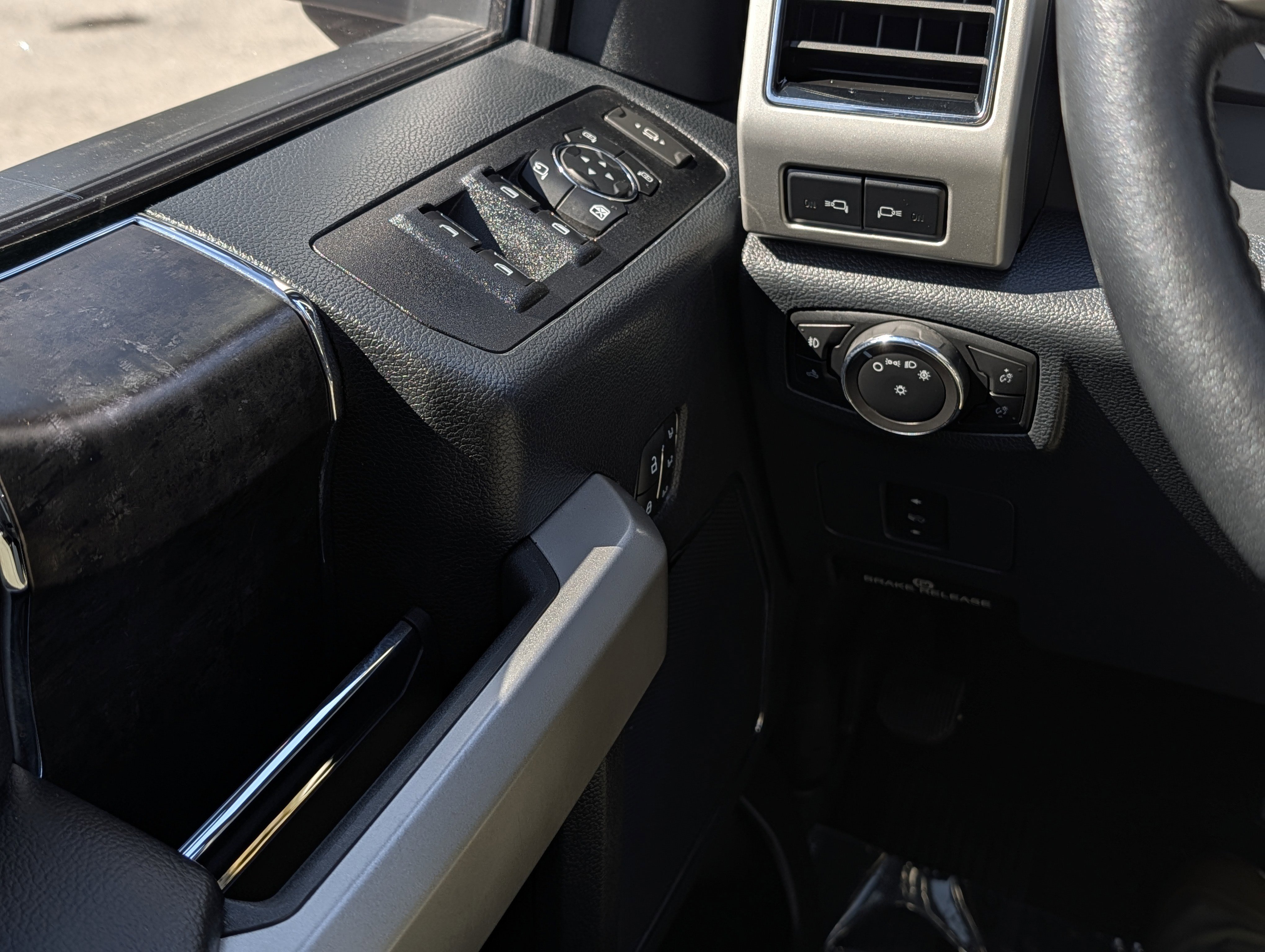 Used 2022 Ford F250 Lariat w/ Tremor Off-Road Package image 25