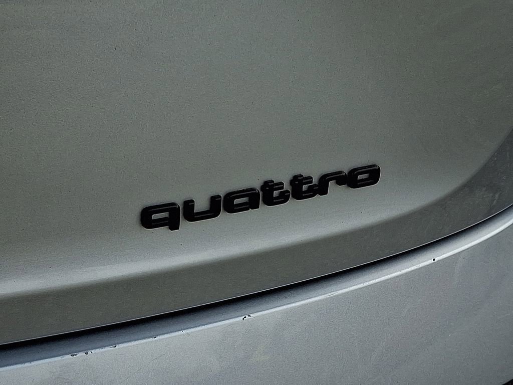 Used 2023 Audi e-tron Premium w/ Convenience Plus Package image 32