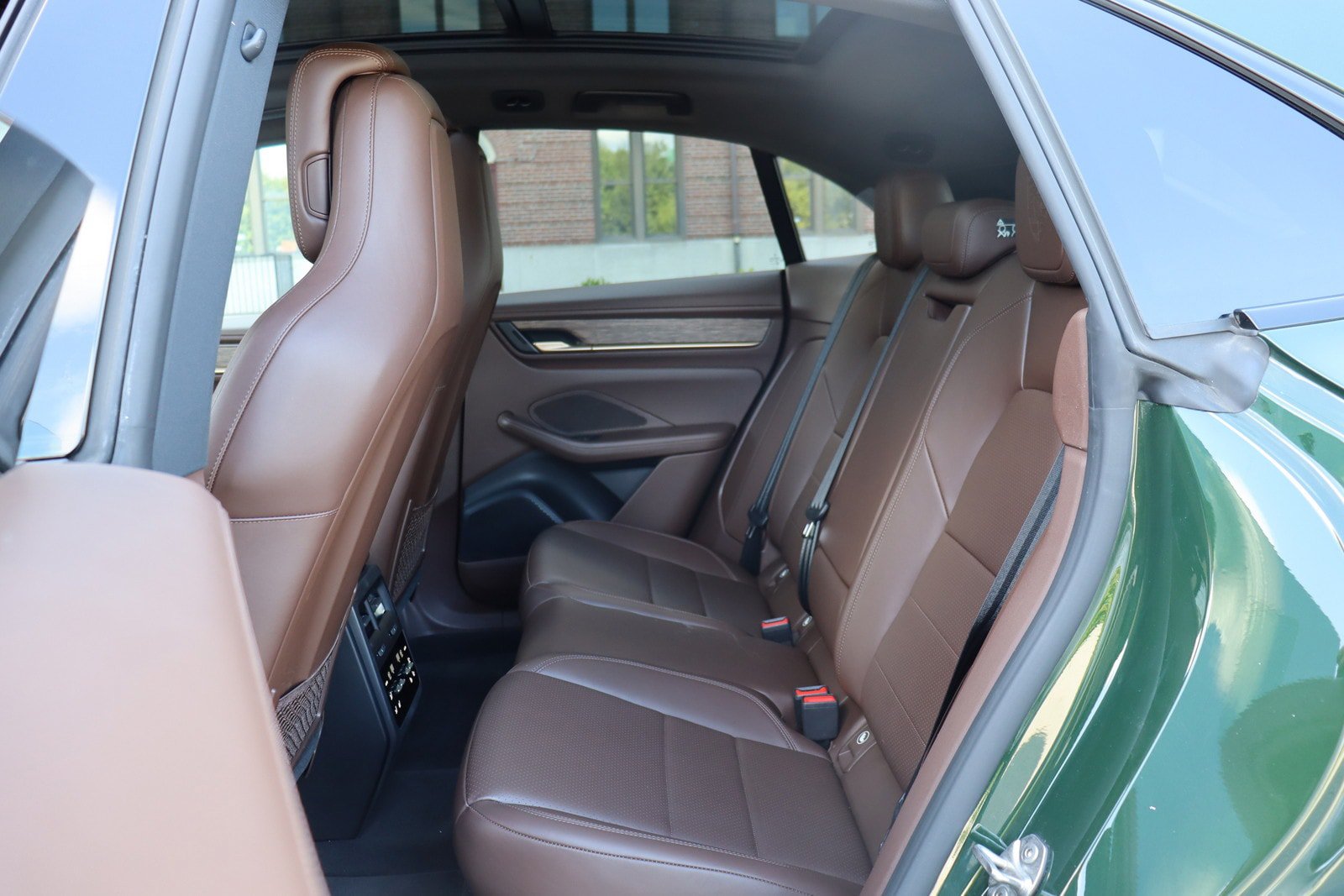 Used 2025 Porsche Macan 4S Electric AWD/4WD image 15