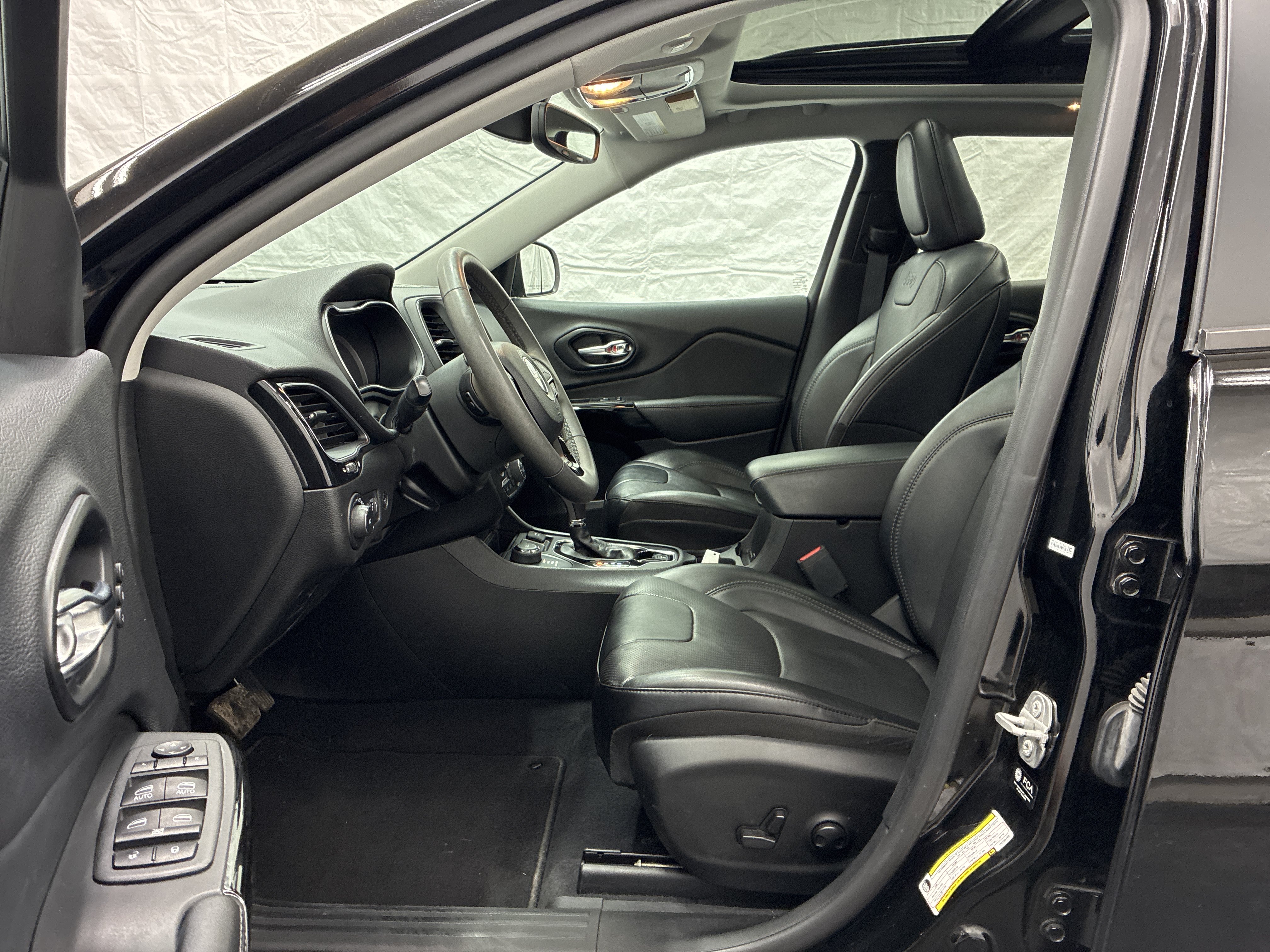 Certified 2023 Jeep Cherokee Altitude Lux w/ Lux Elite Package AWD/4WD image 14