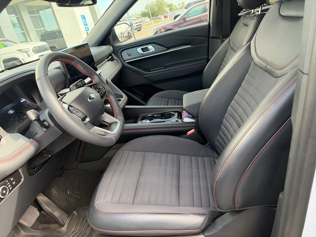 Used 2026 Ford Explorer ST-Line w/ ST-Line Street Pack AWD/4WD image 7
