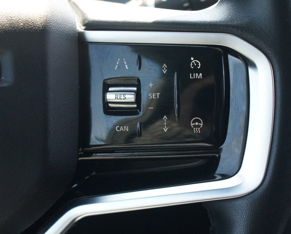 Used 2023 Land Rover Discovery Sport SE image 12